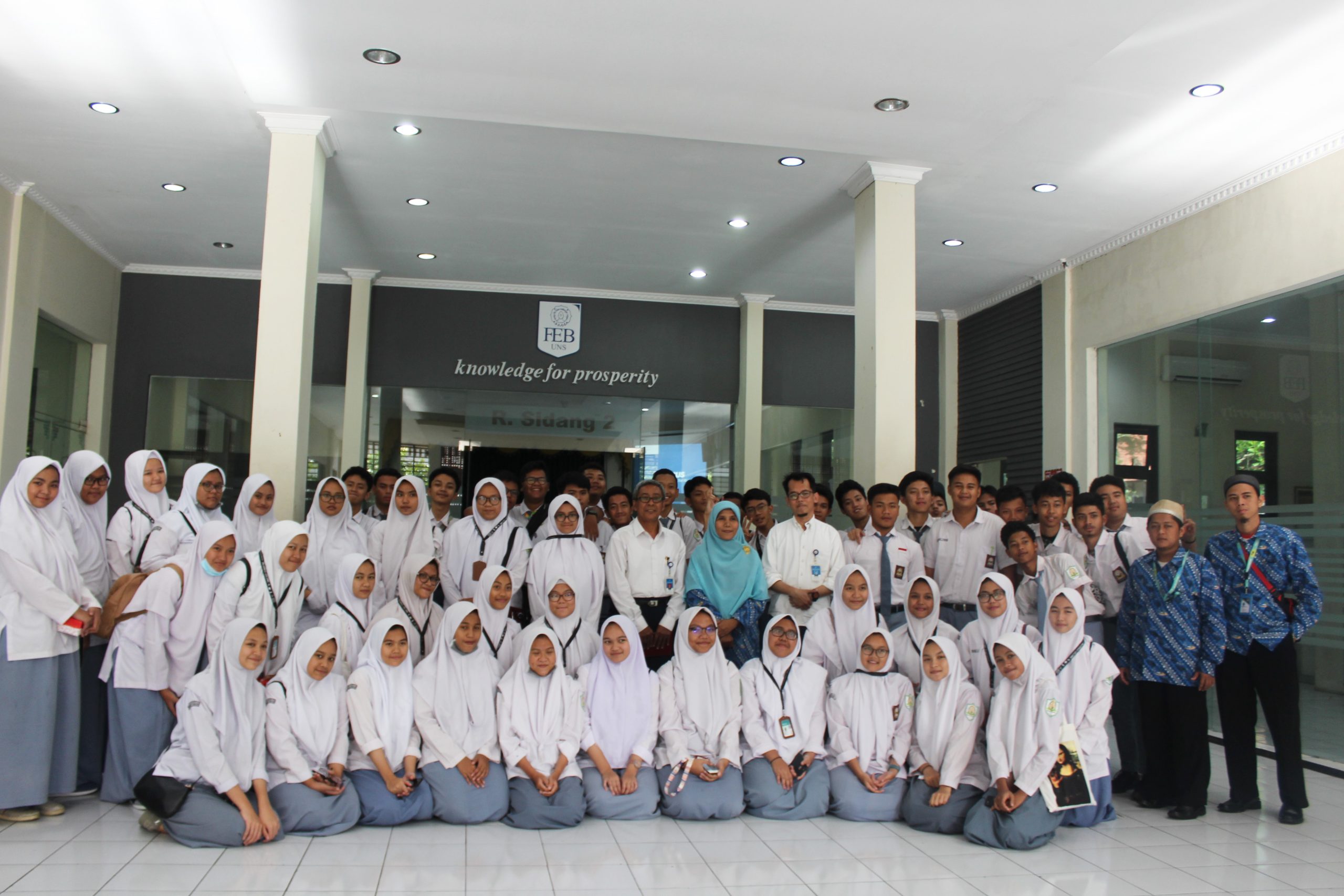 Penerimaan Kunjungan SMA IT Asy-Syukriyyah Tangerang: FEB UNS Siapkan Lulusannya Mampu Bersaing