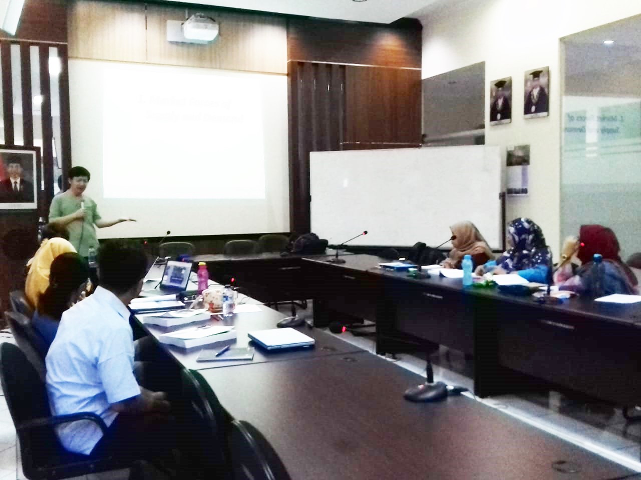Dua Profesor Universitas Putra Malaysia Kunjungi FEB UNS