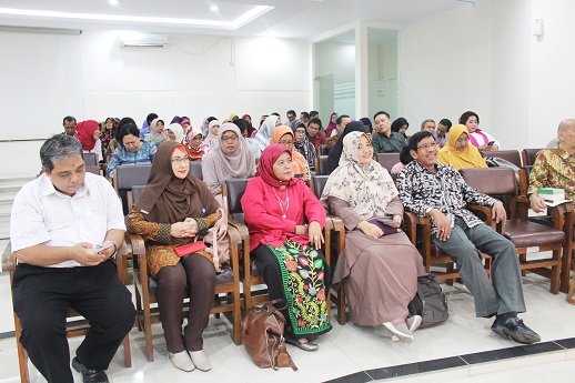 The Dean of FEB UNS Encourage PhD Students to Finish Their Study