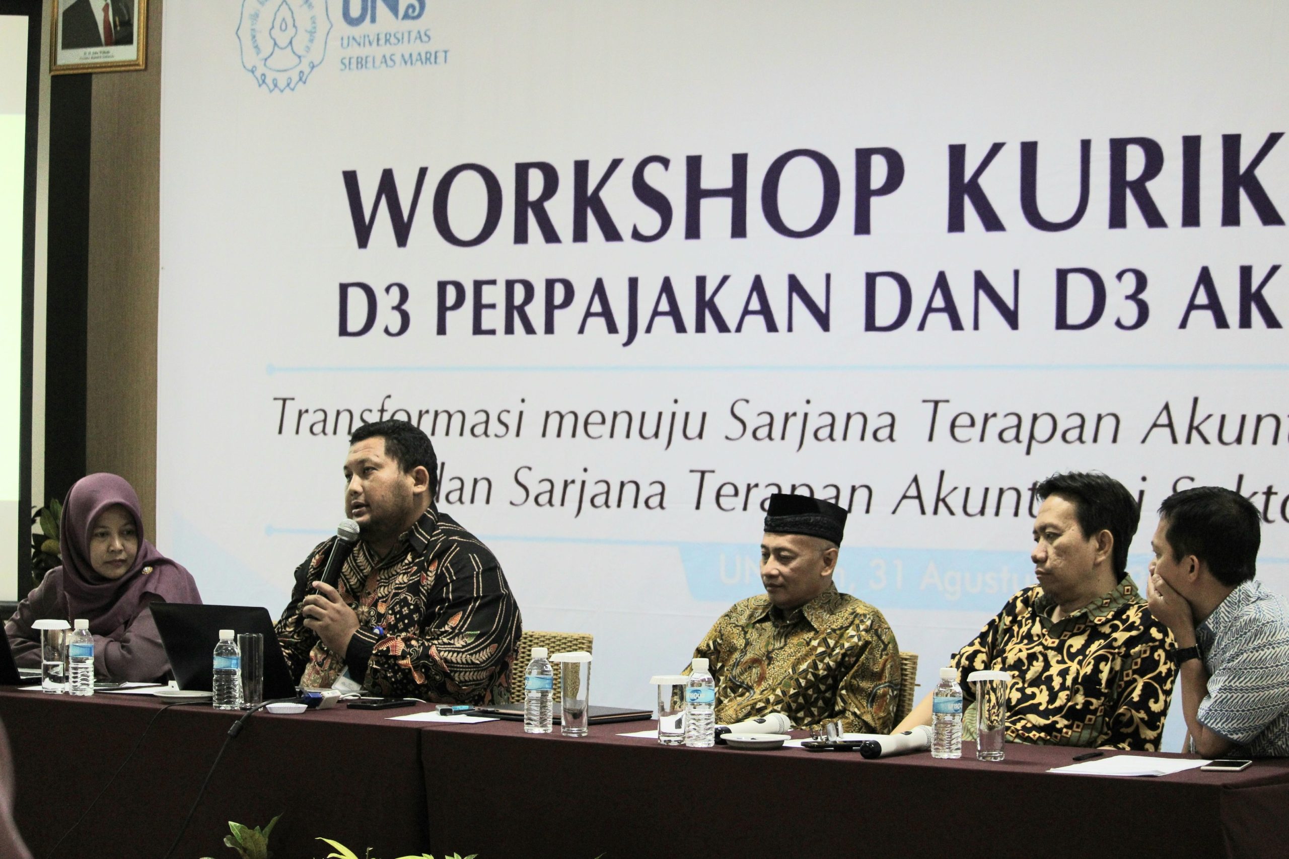 Toward Applied Bachelor: The Diploma in Accounting Study Program Conduct a Curriculum Workshop