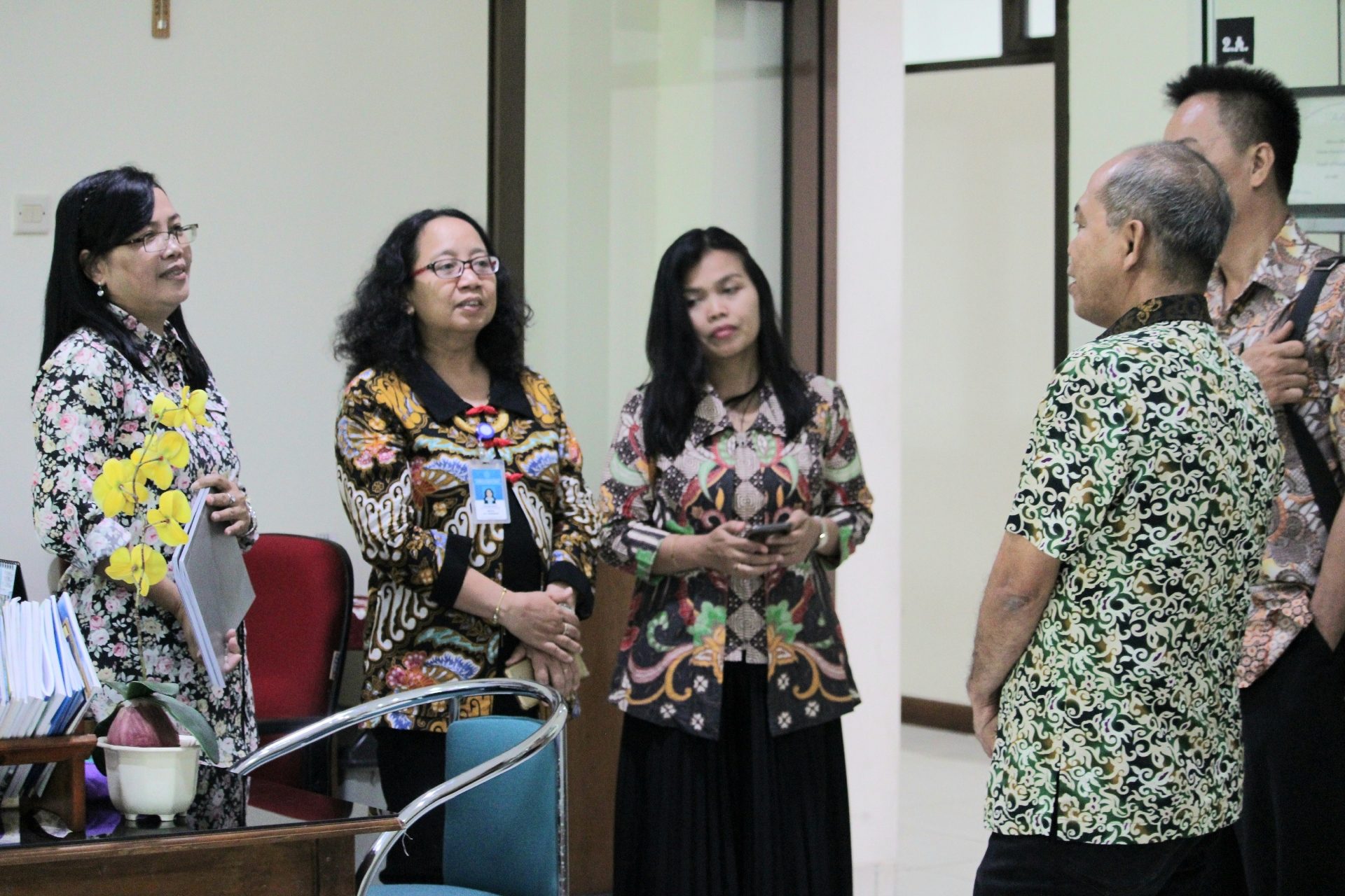 Kunjungi FEB UNS, UNSRAT Terkesan dengan Pengelolaan Arsip