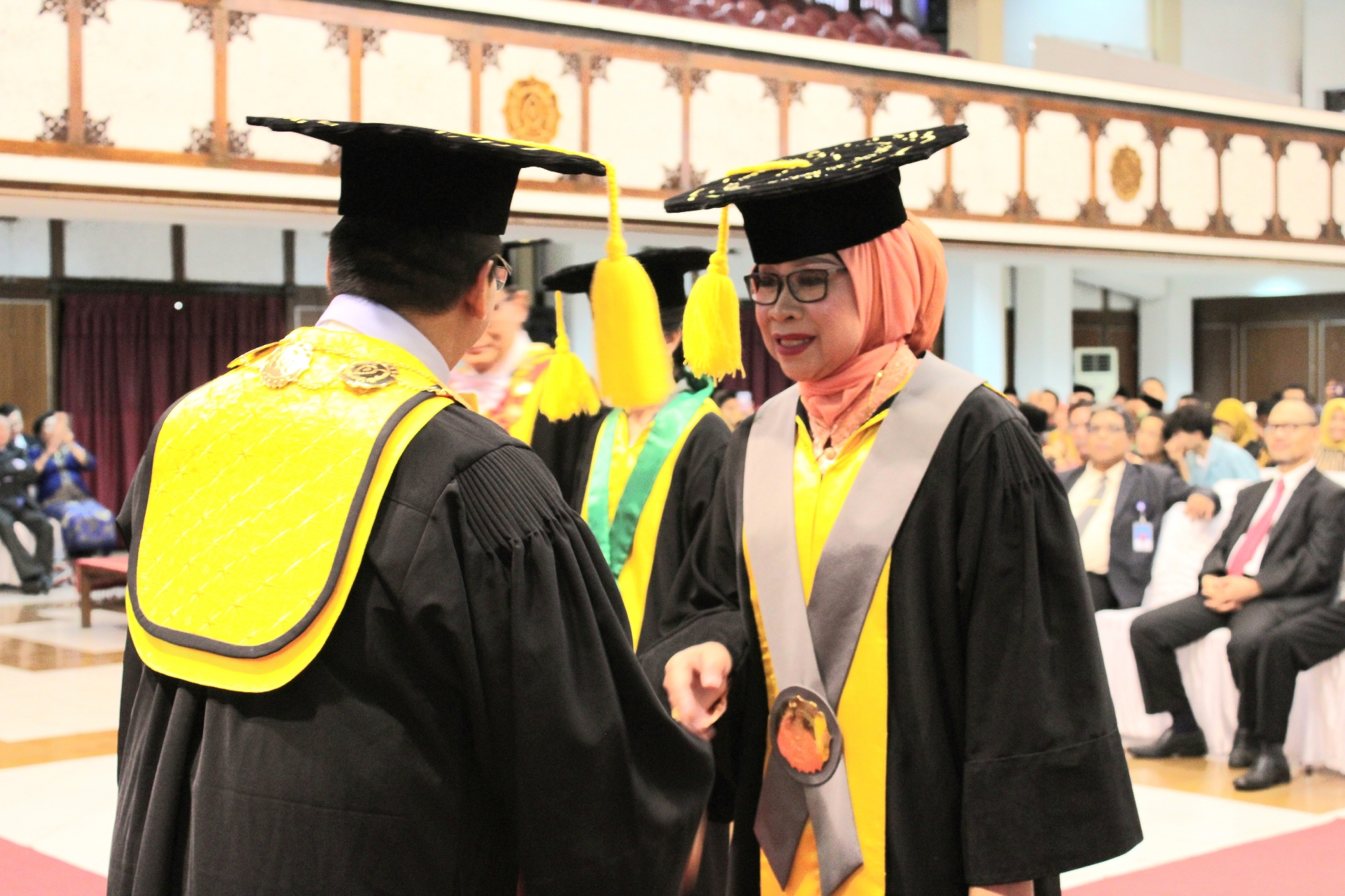 Prof. Hunik Dikukuhkan sebagai Guru Besar Bidang Manajemen SDM