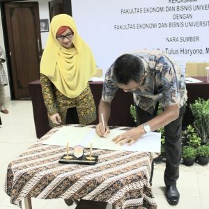 FEB UNS tandatangani kerjasama dengan FEB UNRAM