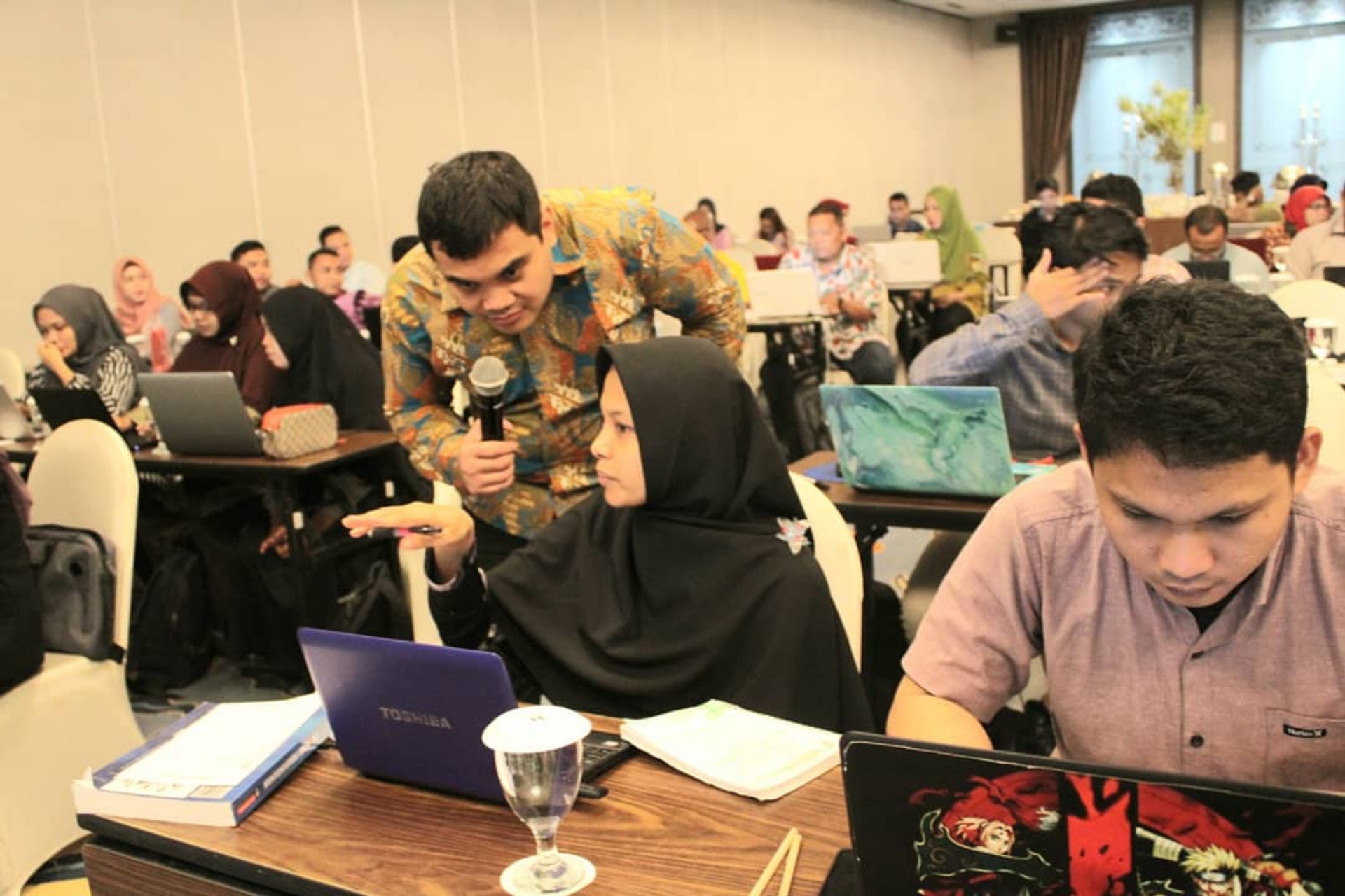 Mahasiswa dan Dosen dari Perguruan Tinggi Di Indonesia Ikuti Pelatihan STATA dan IFLS yang Digelar FEB UNS