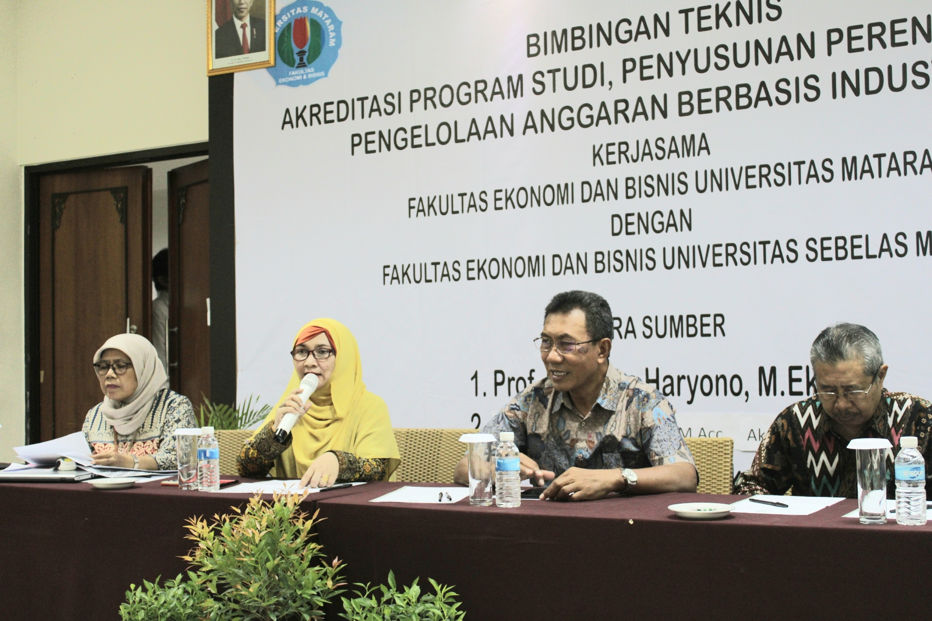 Tandatangani MOU, FEB UNS Jalin Kerjasama dengan FEB UNRAM