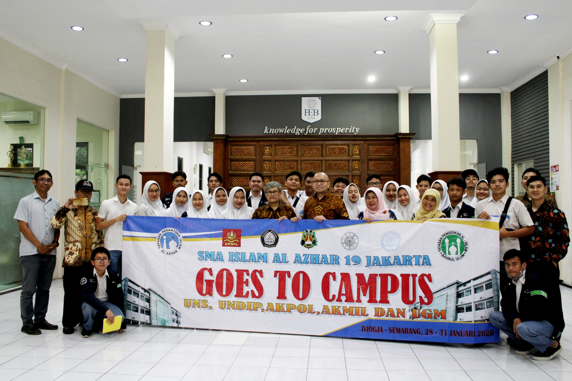 Pimpinan FEB UNS Sambut Kunjungan SMA Islam Al Azhar 19 Jakarta