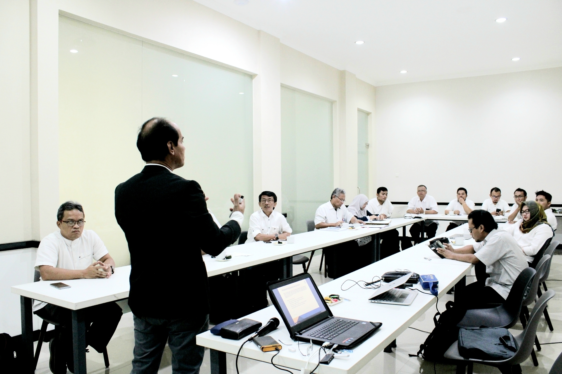 Dosen FEB UNS ikuti In House Training Export Import, Logistics & Freight Forwarder