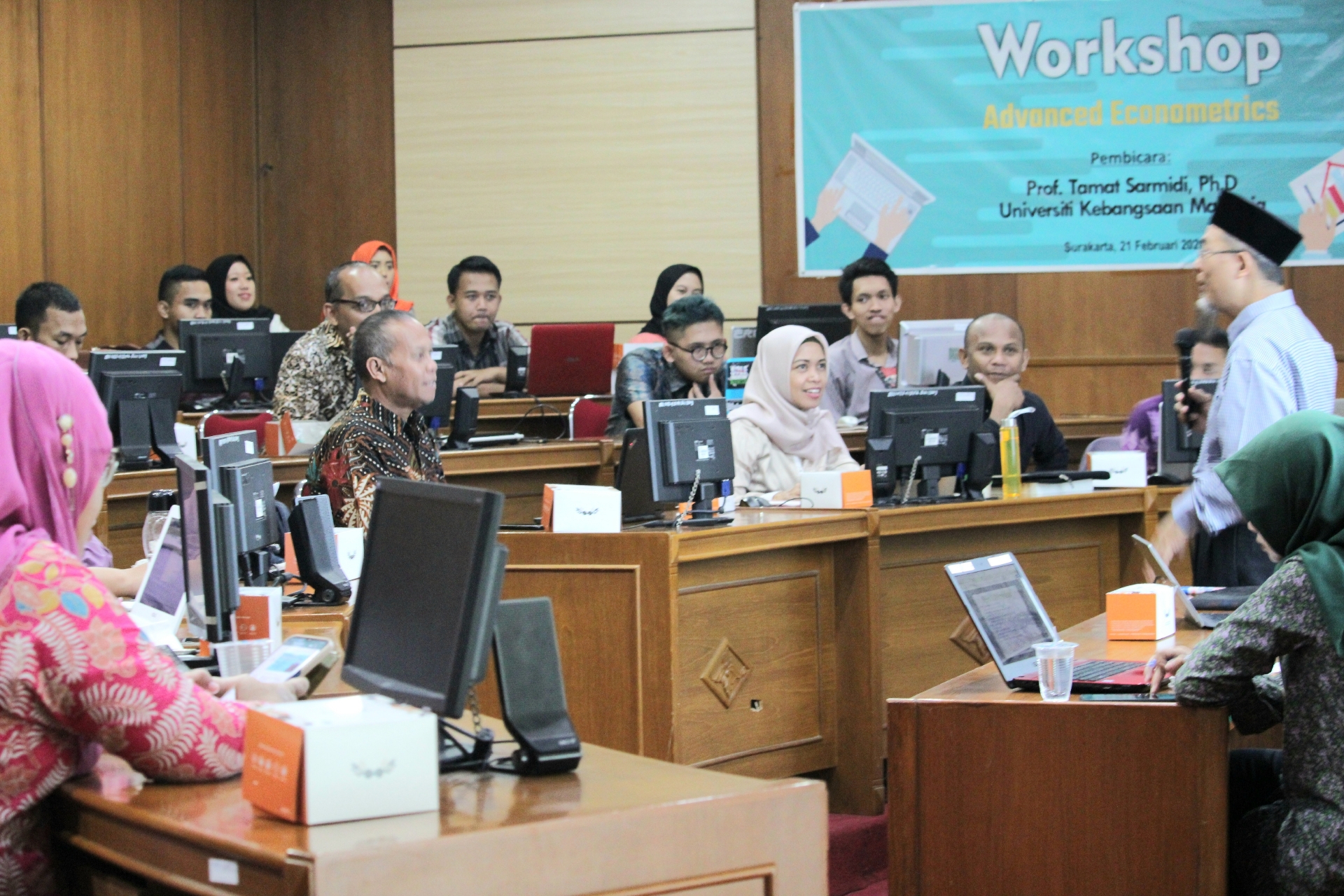 Prof. Tamat dari UKM Beri Kuliah Mahasiswa MESP dan PDIE