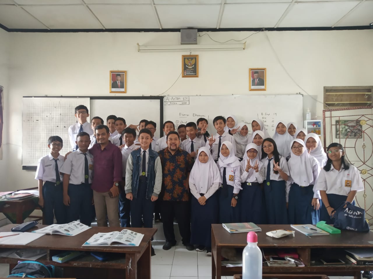 Kunjungi Almamater, Dosen Prodi Ekonomi Pembangunan FEB UNS Bimbing Siswa SMPN 8 Yogyakarta