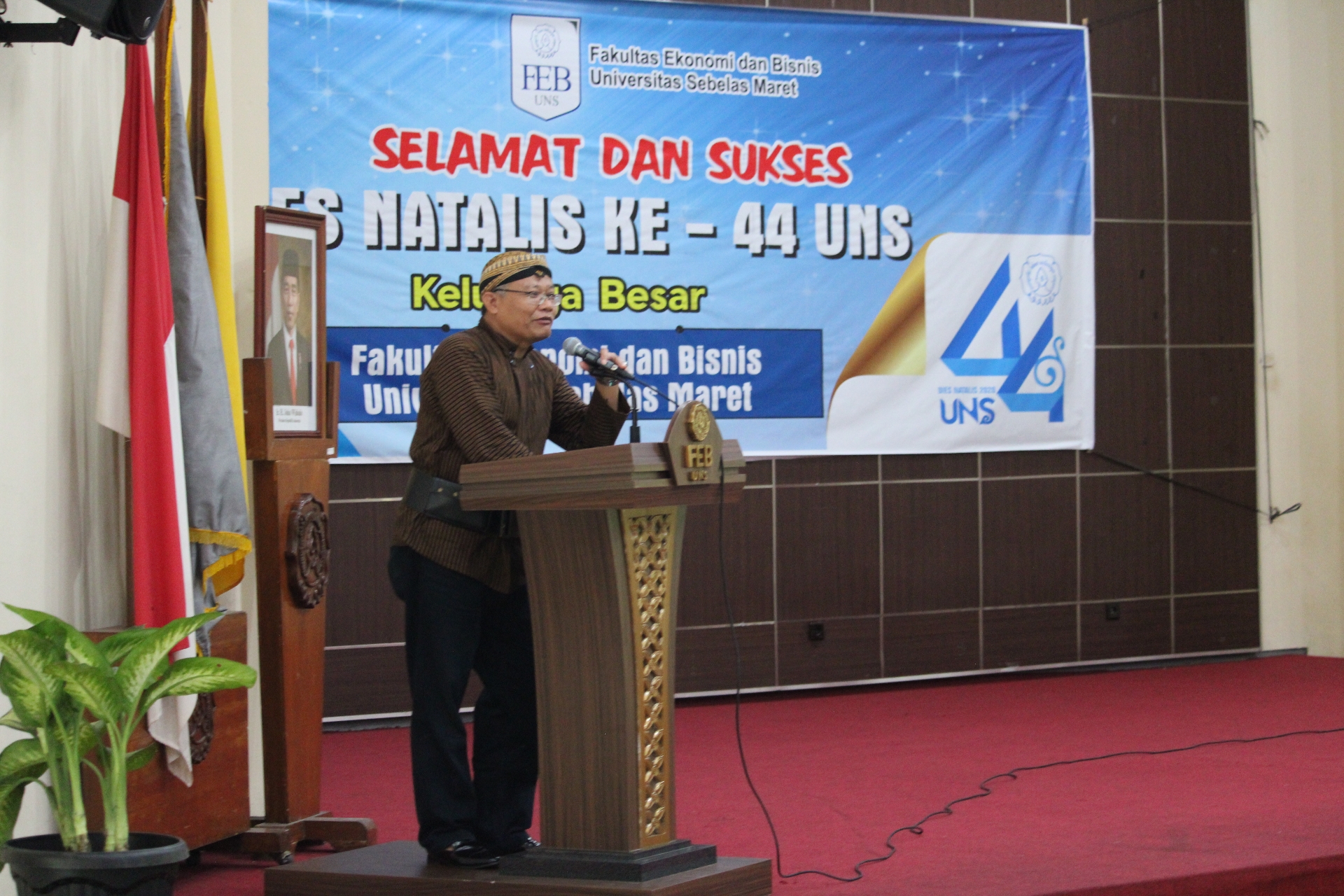 Peragaan Busana FEB UNS Meriahkan Dies Natalis UNS