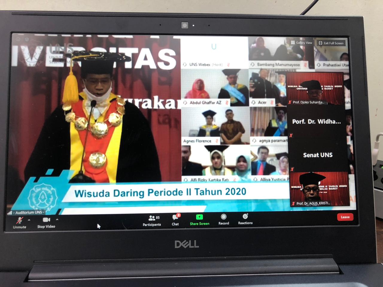 Dekan FEB UNS Beri Ucapan Selamat dan Apresiasi kepada Para Wisudawan