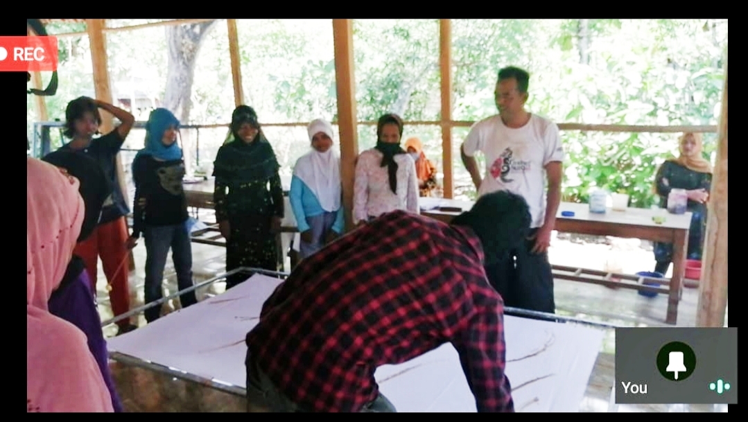 Tim Pengabdian Masyarakat FEB Kembangkan Potensi Batik Ciprat Bantu Penyandang Disabilitas
