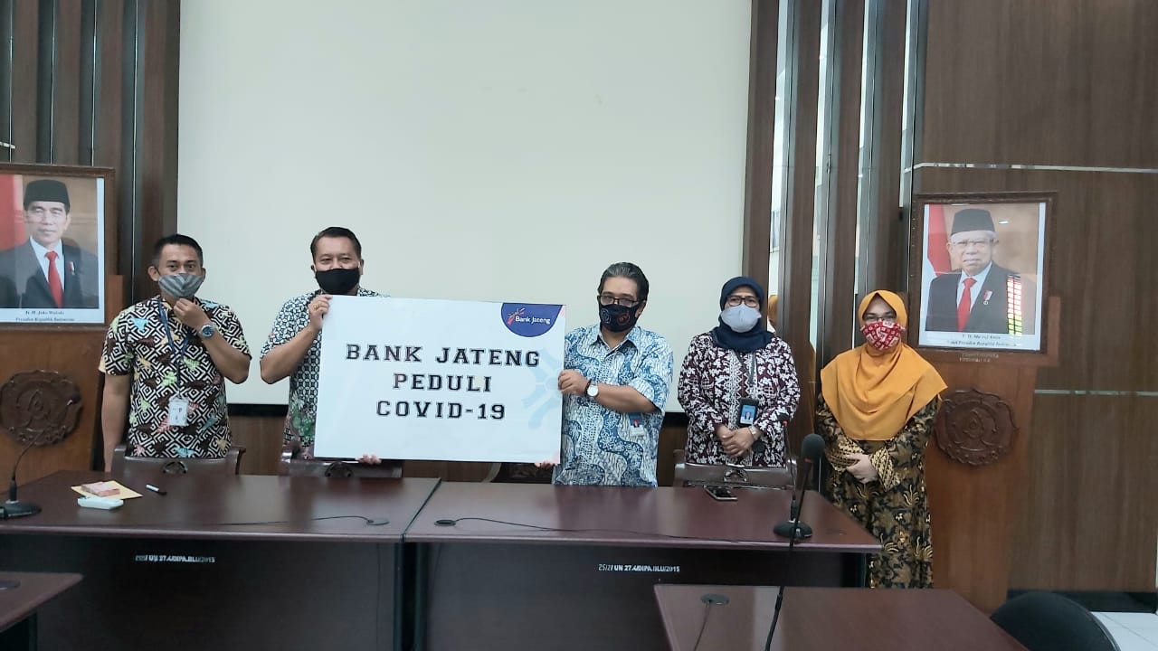 FEB UNS Kerjasama dengan Bank Jateng, Salurkan Bantuan untuk Desa Binaan