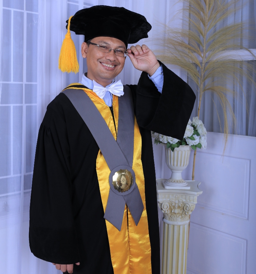 Rektor UNS Kukuhkan Prof. Doddy sebagai Guru Besar Bidang Akuntansi Keuangan