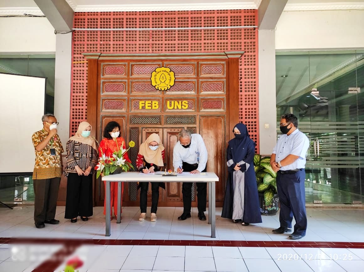 FEB UNS dan UPN Veteran Jakarta Tanda Tangani Kerjasama Merdeka Belajar Kampus Merdeka