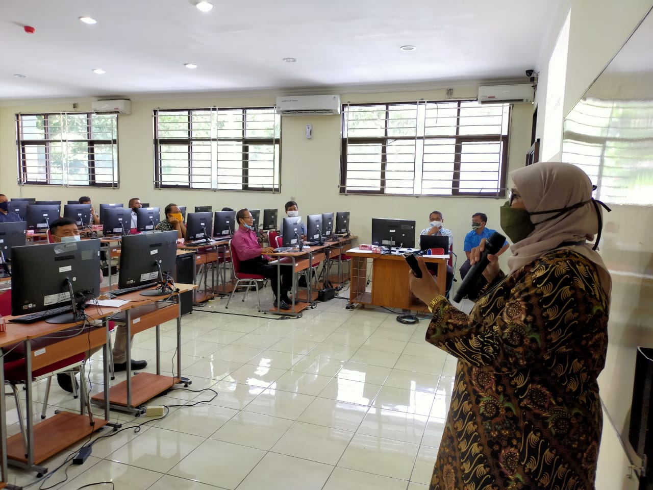 Tendik FEB UNS Ikuti Pelatihan IT