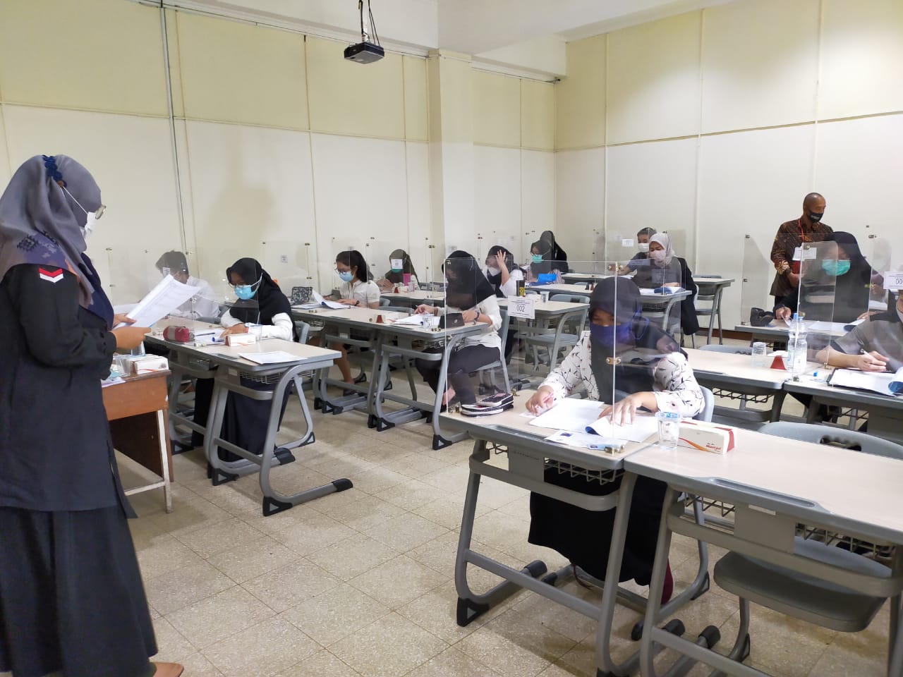 Alumni FEB UNS Ikuti Seleksi Program Management Trainee