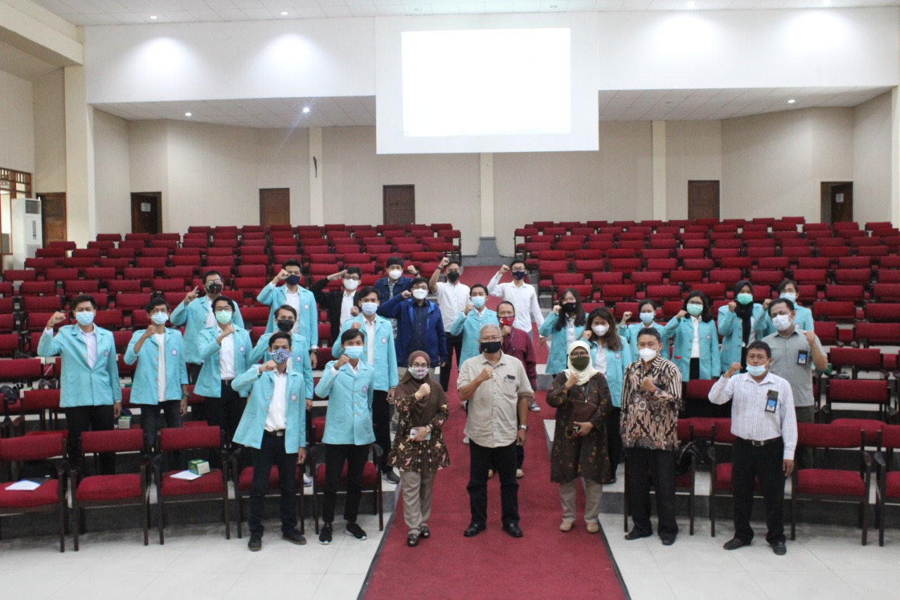 Dekan Lantik Pengurus BEM, DEMA dan ORMAWA FEB UNS