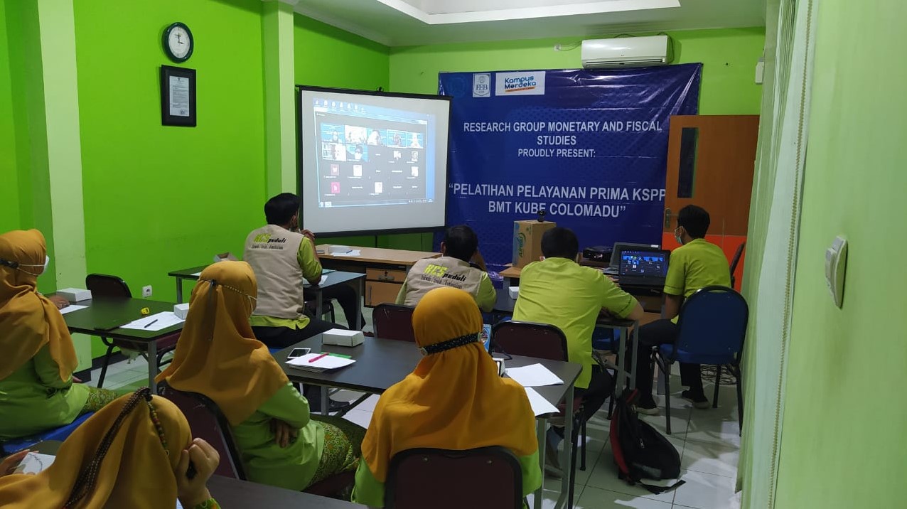 Riset Grup Monetary and Fiscal Studies FEB UNS Beri Pelatihan Karyawan BMT KUBE COLOMADU SEJAHTERA.