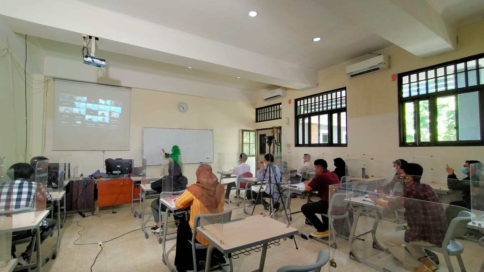 FEB UNS Adakan Simulasi Perkuliahan Hybrid