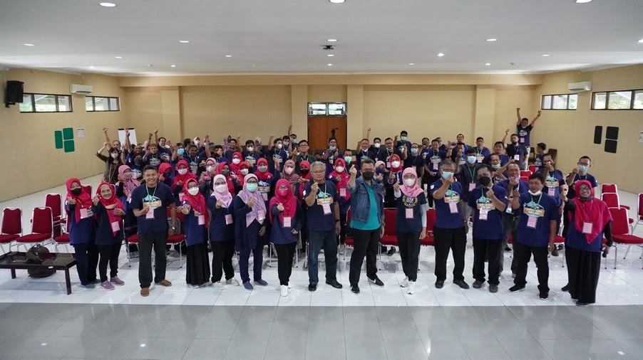 FEB UNS Undang Profesor Bidang SDM Jadi Narasumber di Capacity Building Dosen dan Tendik FEB UNS