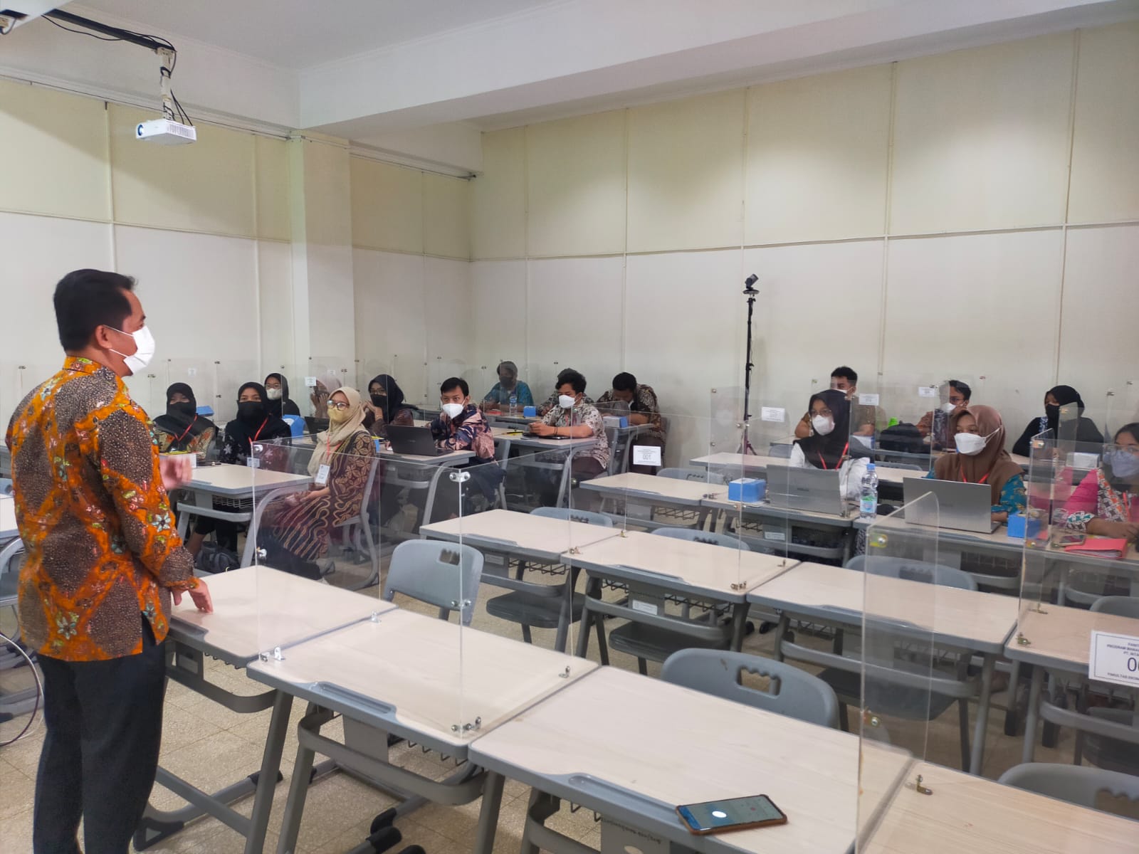 Mahasiswa FEB Ikuti Pelatihan Effective Logistics Management