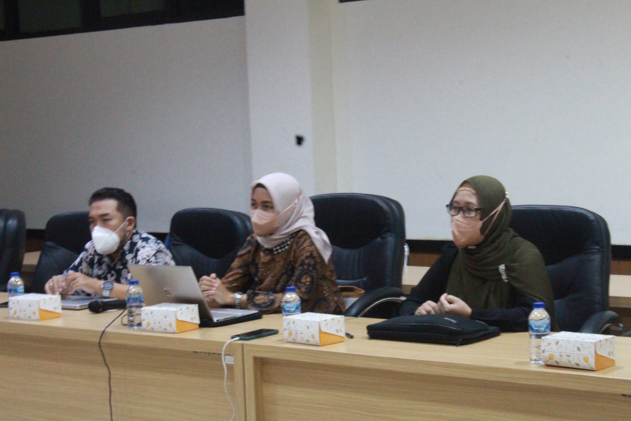 Prodi Ekonomi Pembangunan FEB UNS Menerima Kunjungan PPIE Universitas Indonesia