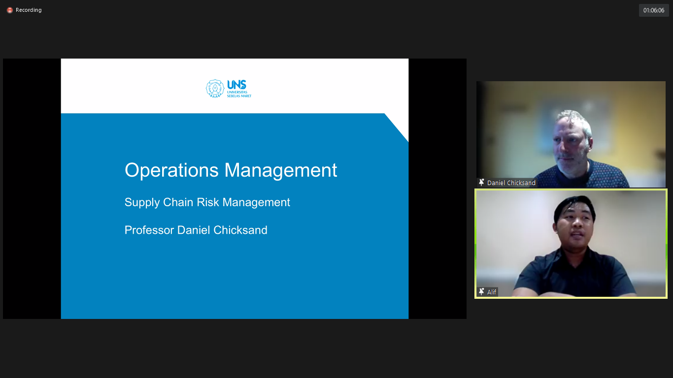 Prof. Daniel Chicksand Sampaikan Materi dalam Guest Lecture A Practical Approach to Supply Chain Management Risk Prodi S1 Manajemen