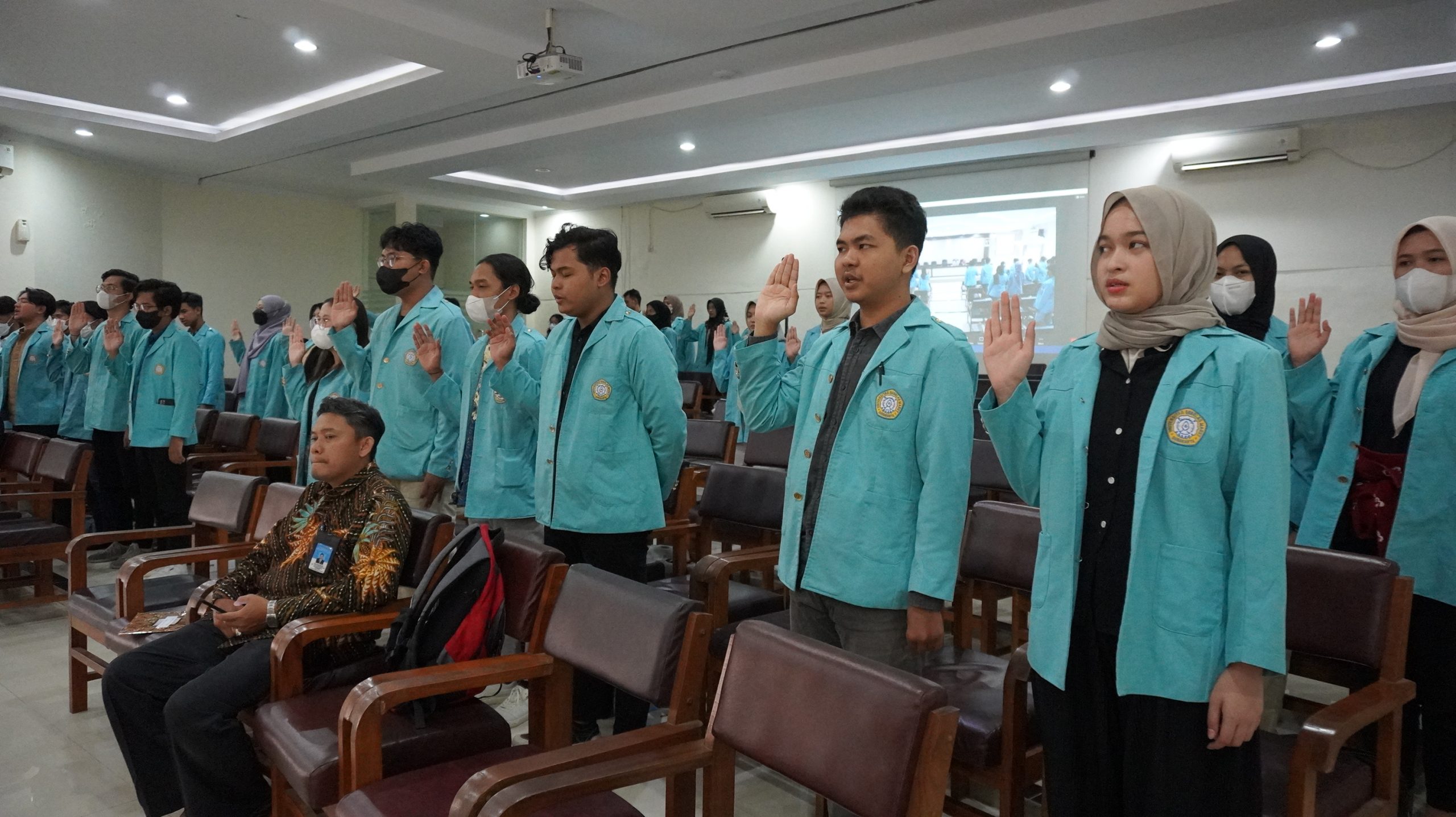 Dekan FEB Lantik Pengurus BEM, Dema dan Ormawa Tahun 2023