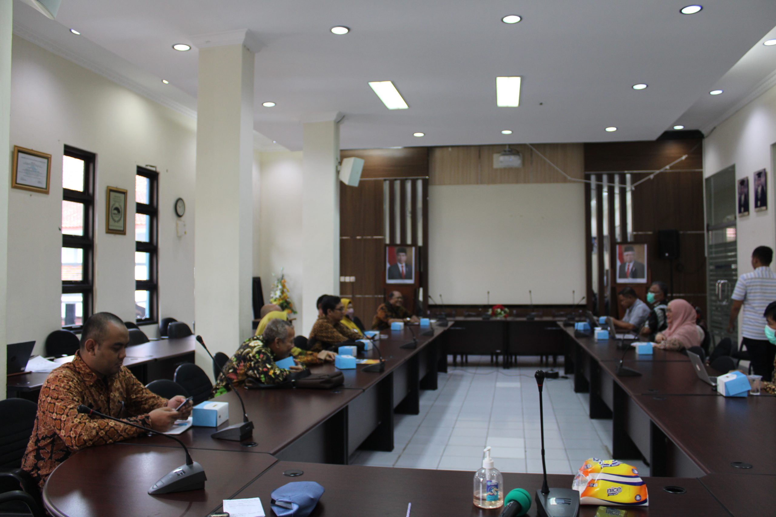 Dalam Rangka Peningkatan Pembelajaran Prodi Manajemen, FEB UMS Studi Banding ke FEB UNS
