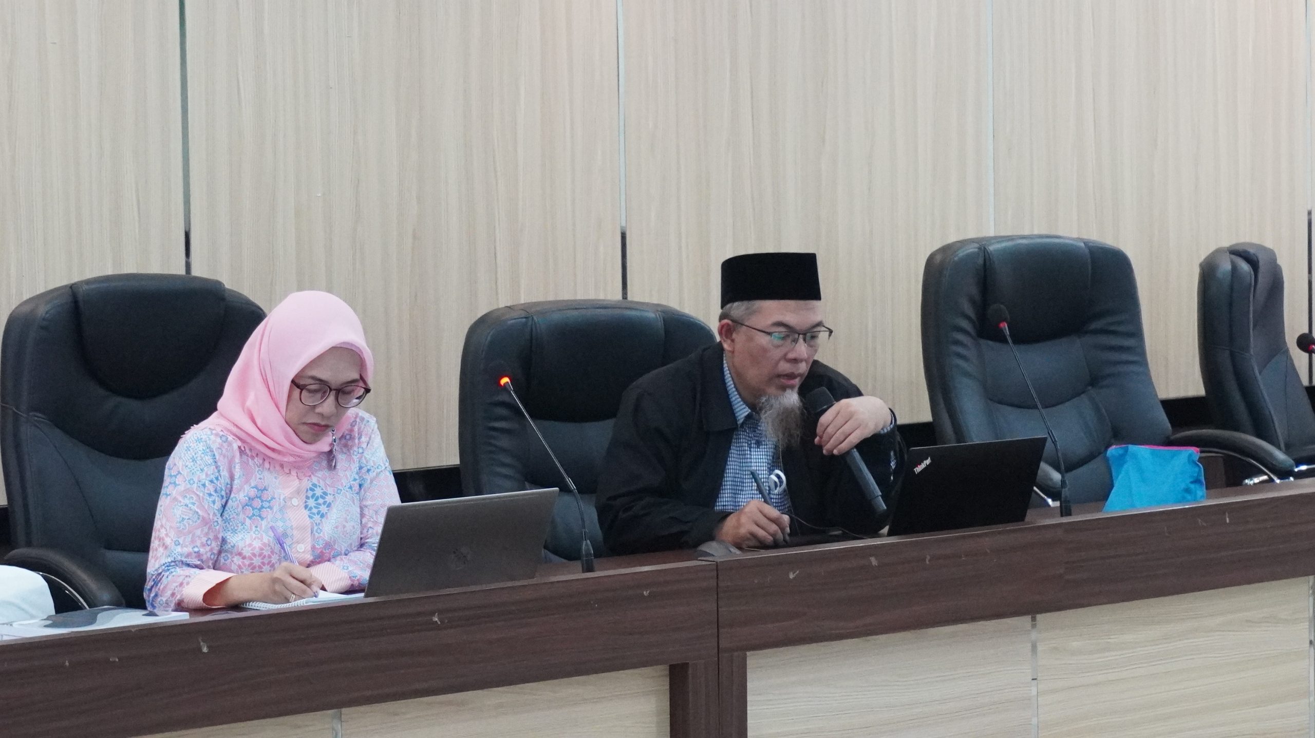 Diskusikan Hasil Riset dalam Special Workshop on Academic Writing and Publication, FEB UNS Undang Prof. Tamat dari Universiti Kebangsaan Malaysia, FEB UNS