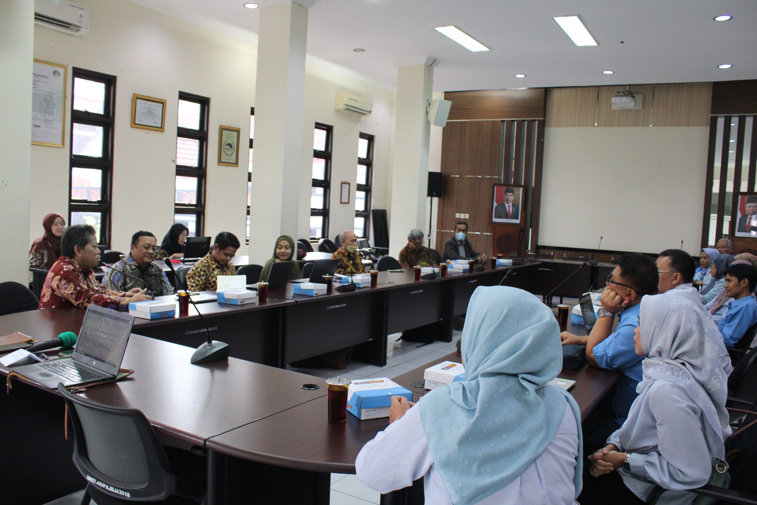 Pengelola Program Magister Sains dan Doktor FEB UGM Berkunjung ke FEB UNS