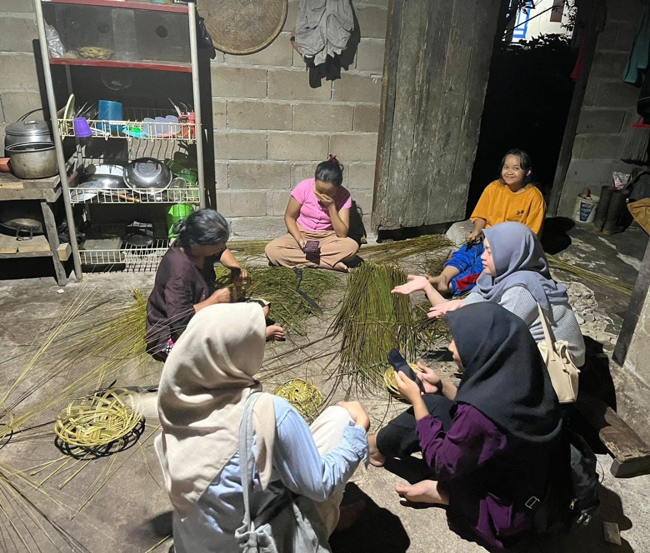 Tim KKN UNS Berikan Sosialisasi Pembentukan UMKM di Desa Monterado Kalimantan Barat
