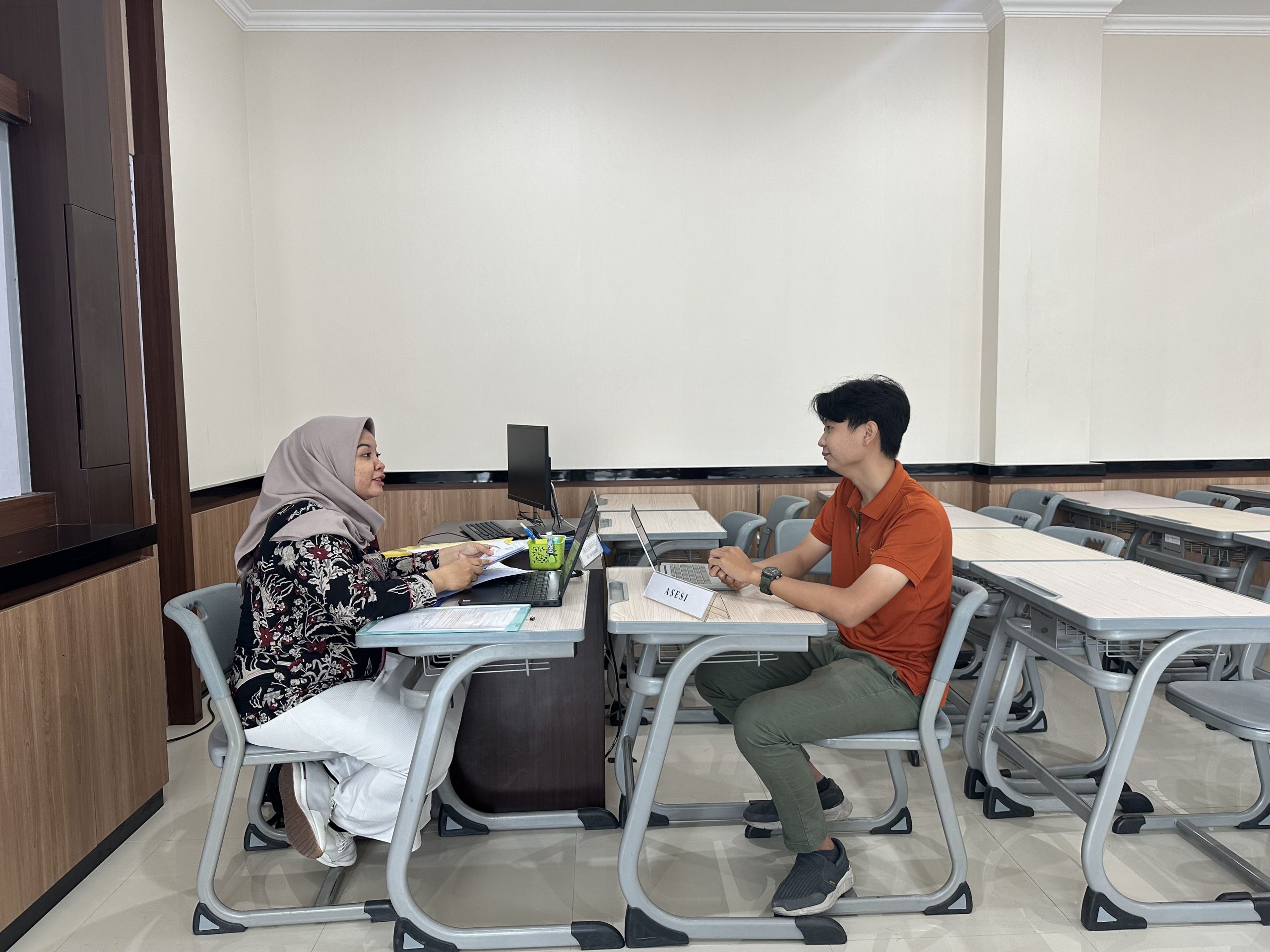 25 Mahasiswa dan Alumni FEB UNS Ikuti Sertifikasi Kompetensi SDM Secara Luring