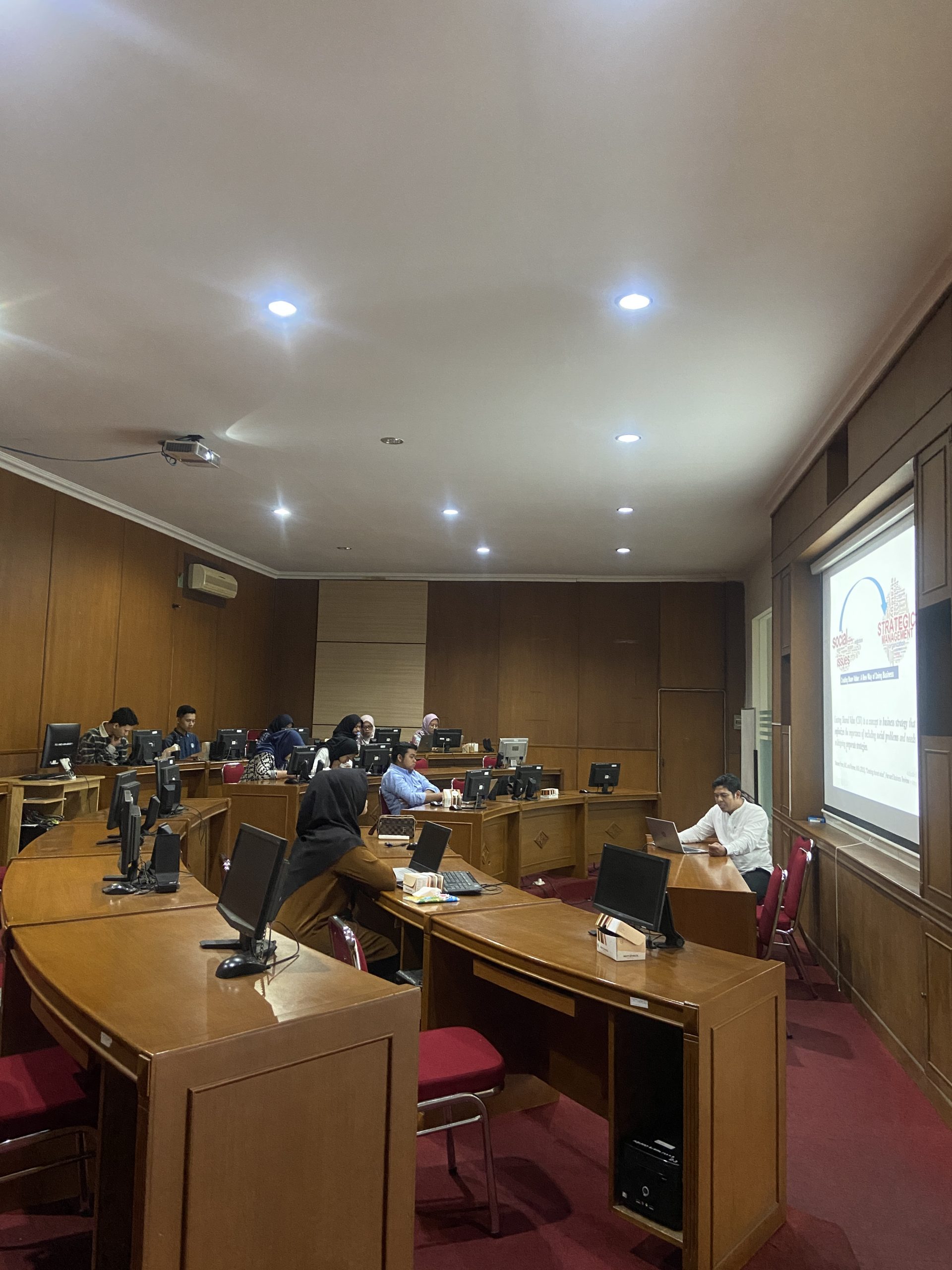 Prodi MESP Adakan Workshop,  Bahas CSR and Sustainability:  Measuring Social Responsibility Program With Social Return on Investment