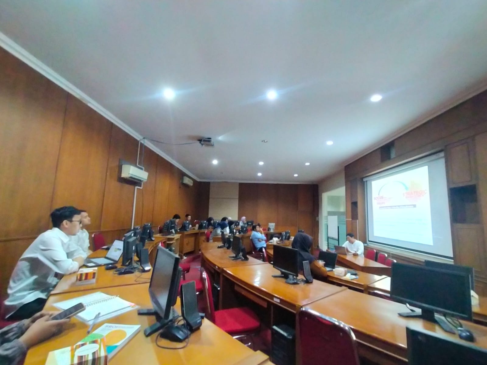 MESP Study Program Hosted Workshop, Discusses CSR and Sustainability: Measuring Social Responsibility Program With Social Return on Investment