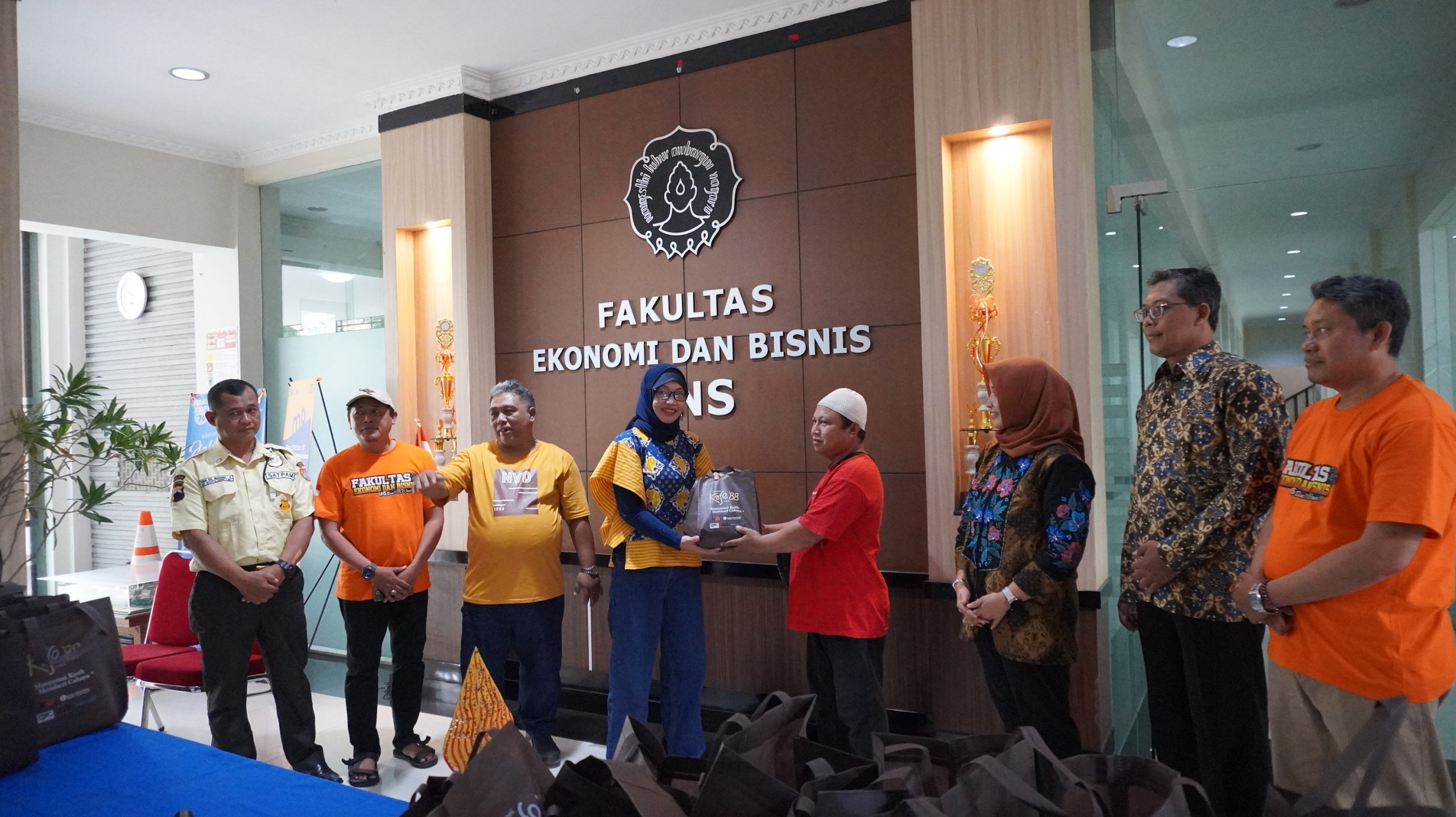 Bakti Sosial KAFE 88, Menuju Persahabatan yang Abadi