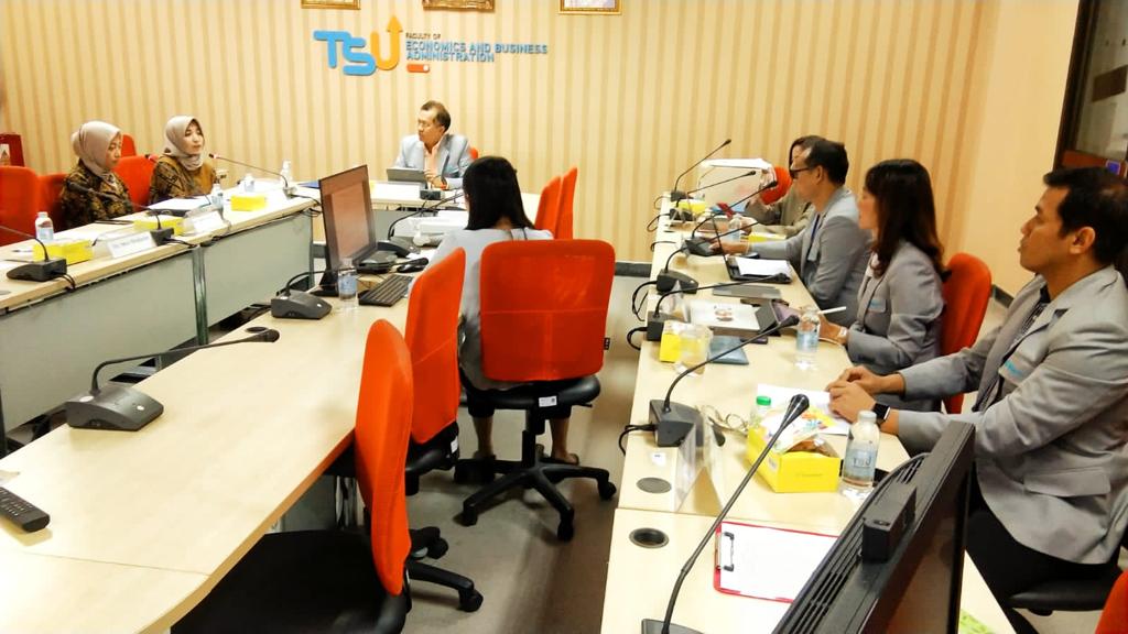 FEB UNS Kunjungi Tiga Universitas di Thailand, Diskusikan Implementasi Kerja Sama Kolaborasi Akademik
