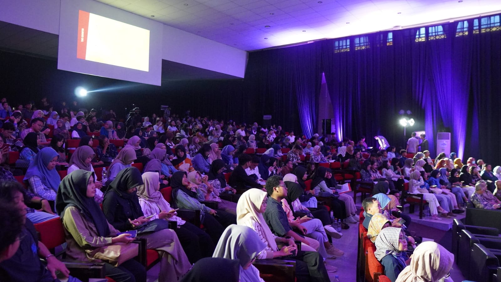 Ratusan Mahasiswa UNS Ikuti Nyimak dan Bicara Kebijakan Fiskal Kemenkeu Bertema Unlocking Creativity, Innovations for a Sustainable Future