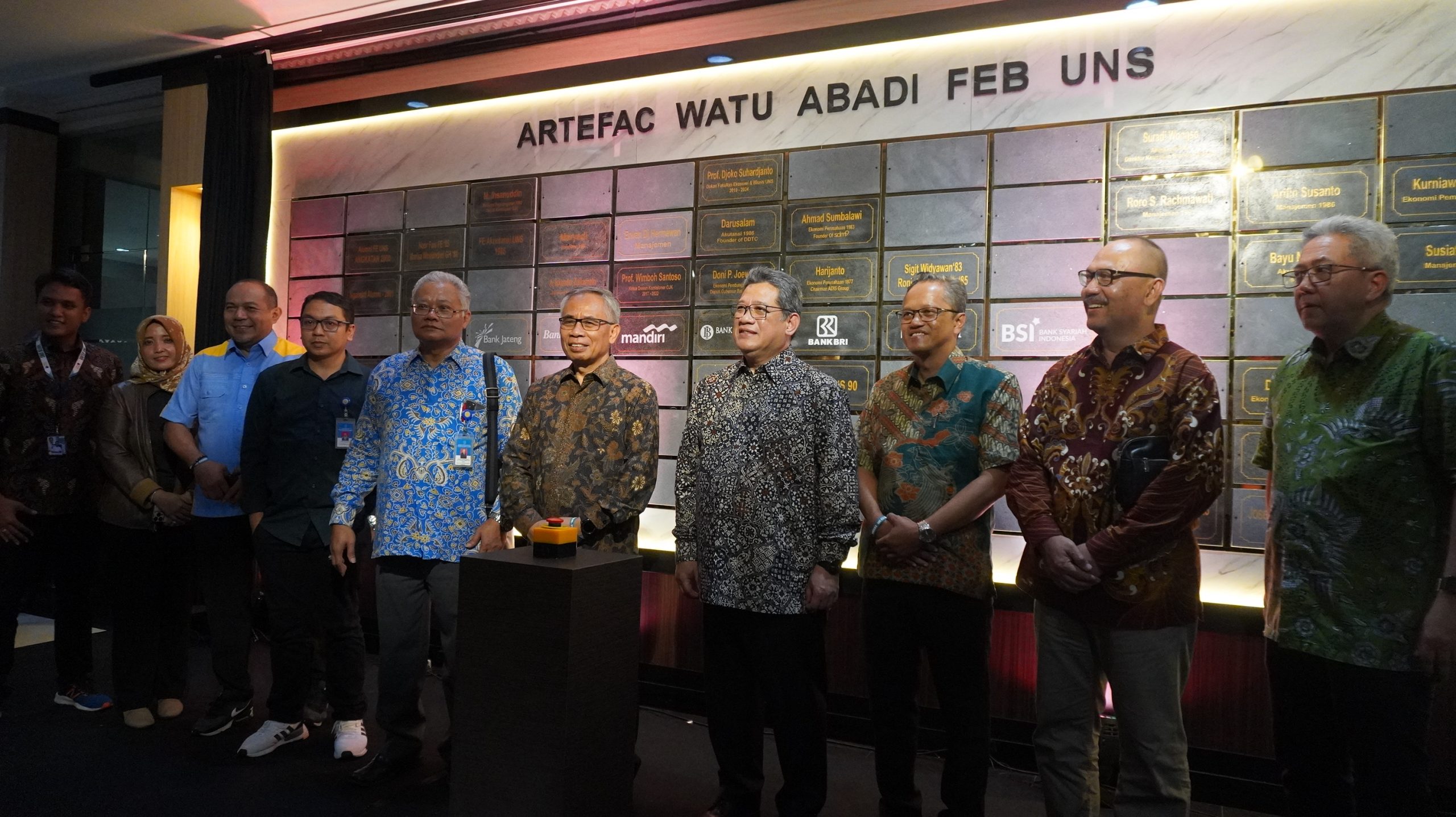 Artefac Watu Abadi FEB UNS, Dalam Semalam Terkumpul 48 Donatur dan Capai 2 Miliar
