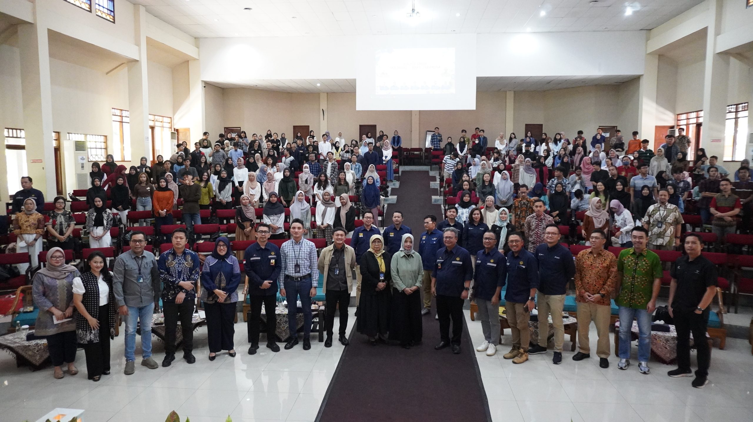 FEB UNS Bersama SKK Migas Jabanusa Gelar Kuliah Umum Bertema Peran Industri Hulu Migas dalam Mendukung Indonesia Emas 2045