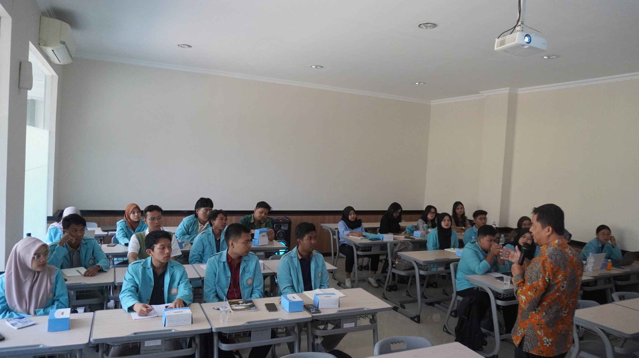 Mahasiswa FEB Ikuti Pelatihan Persiapan Sertifikasi Logistics & Export Import serta Effective Logistics Management