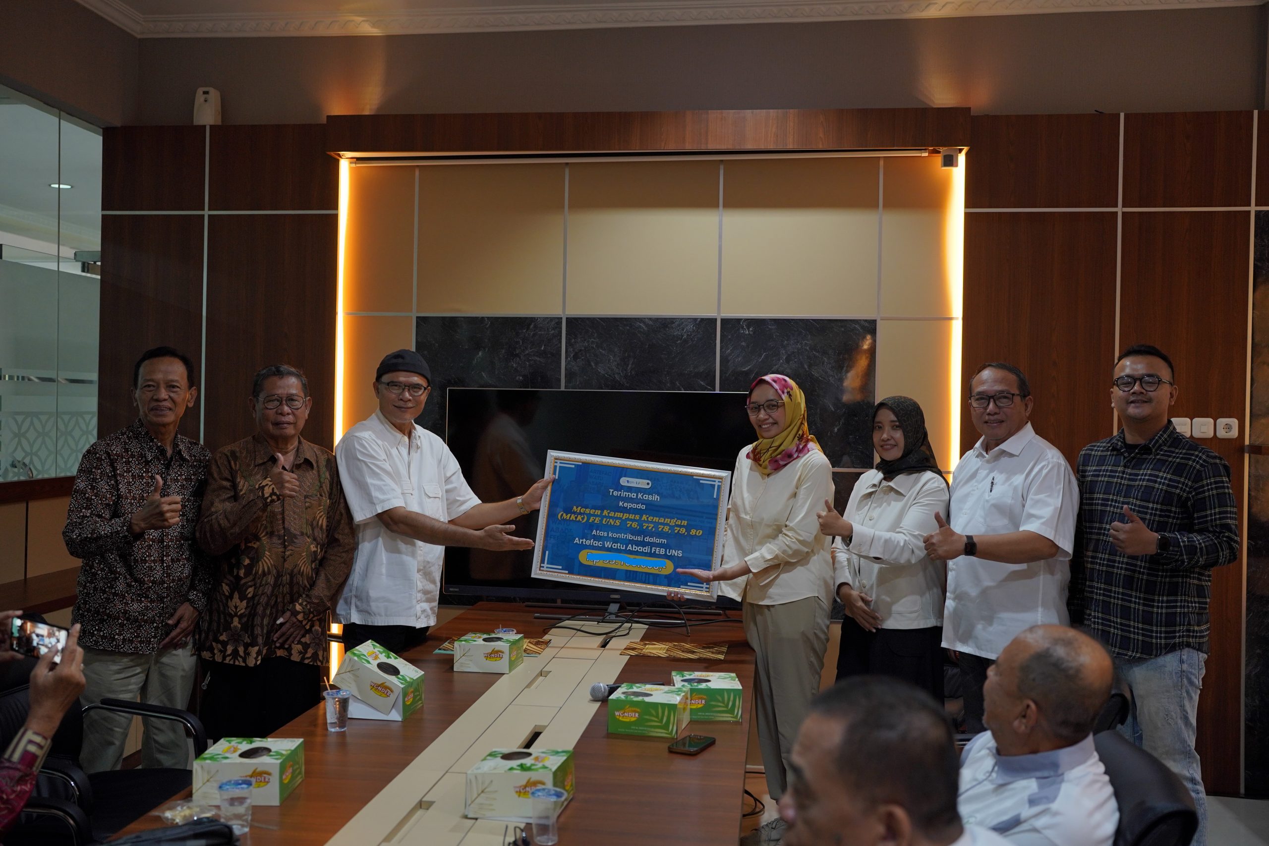 Komunitas Mesen Kampus Kenangan Donasikan Sejumlah Dana untuk Beasiswa
