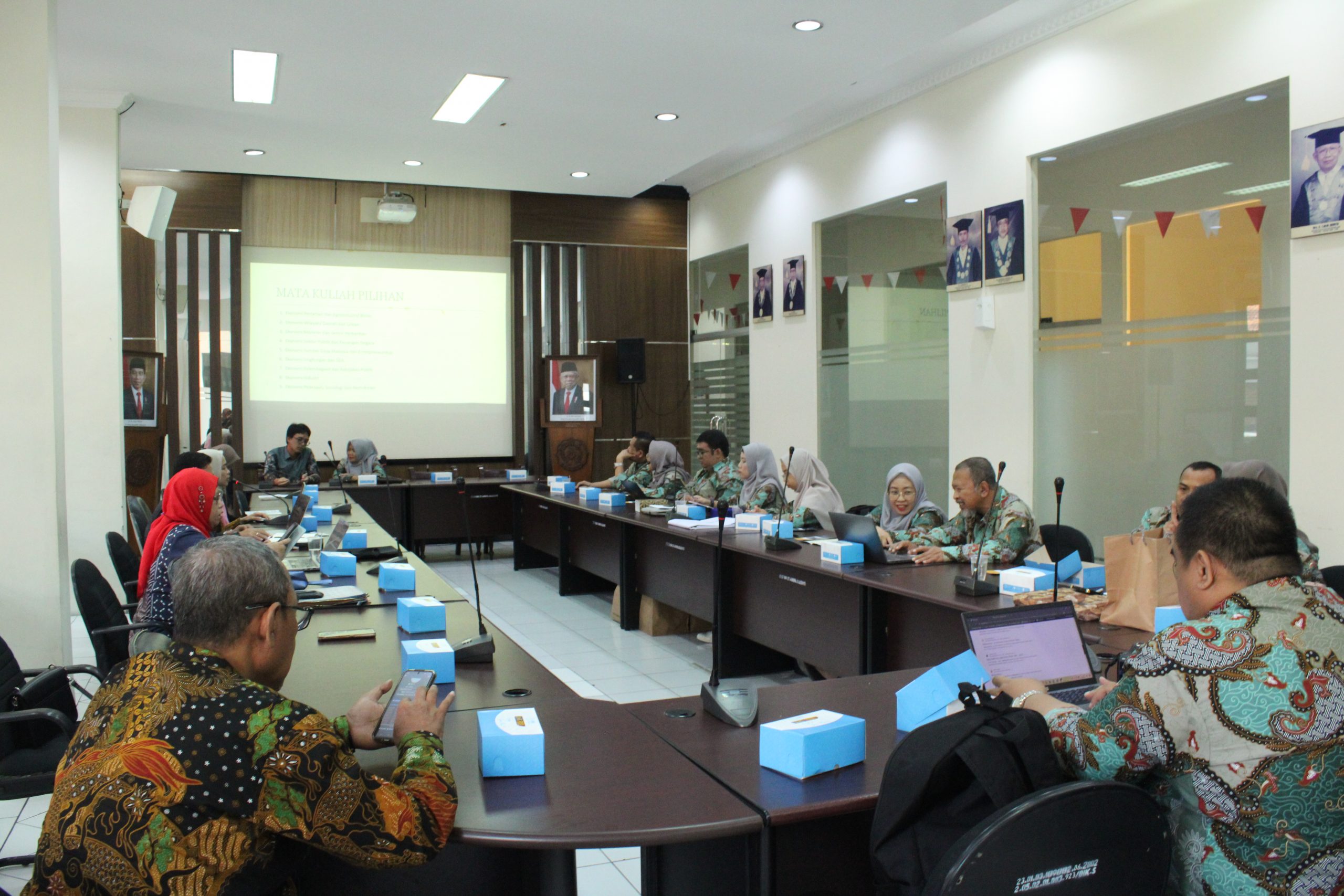 FEB UNS Terima Kunjungan UNEJ, Diskusi Redesain dan Komparasi Kurikulum PDIE
