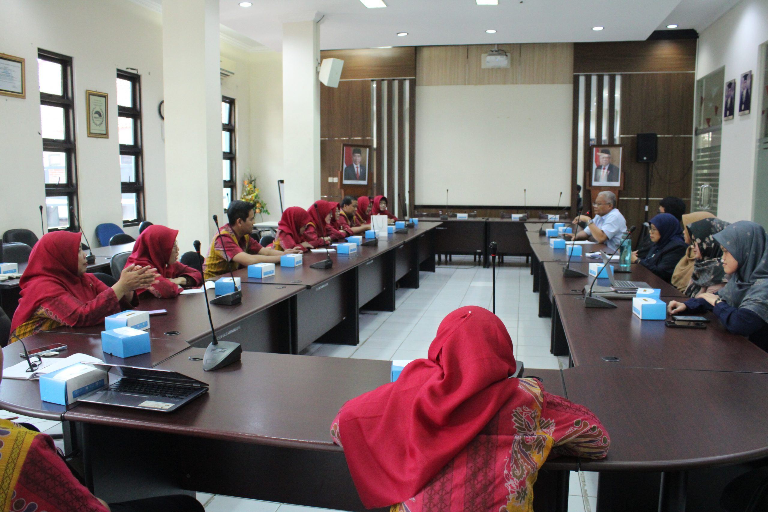 Polines Kunjungi FEB UNS, Diskusikan Tata Kelola Pembelajaran Kelas Internasional