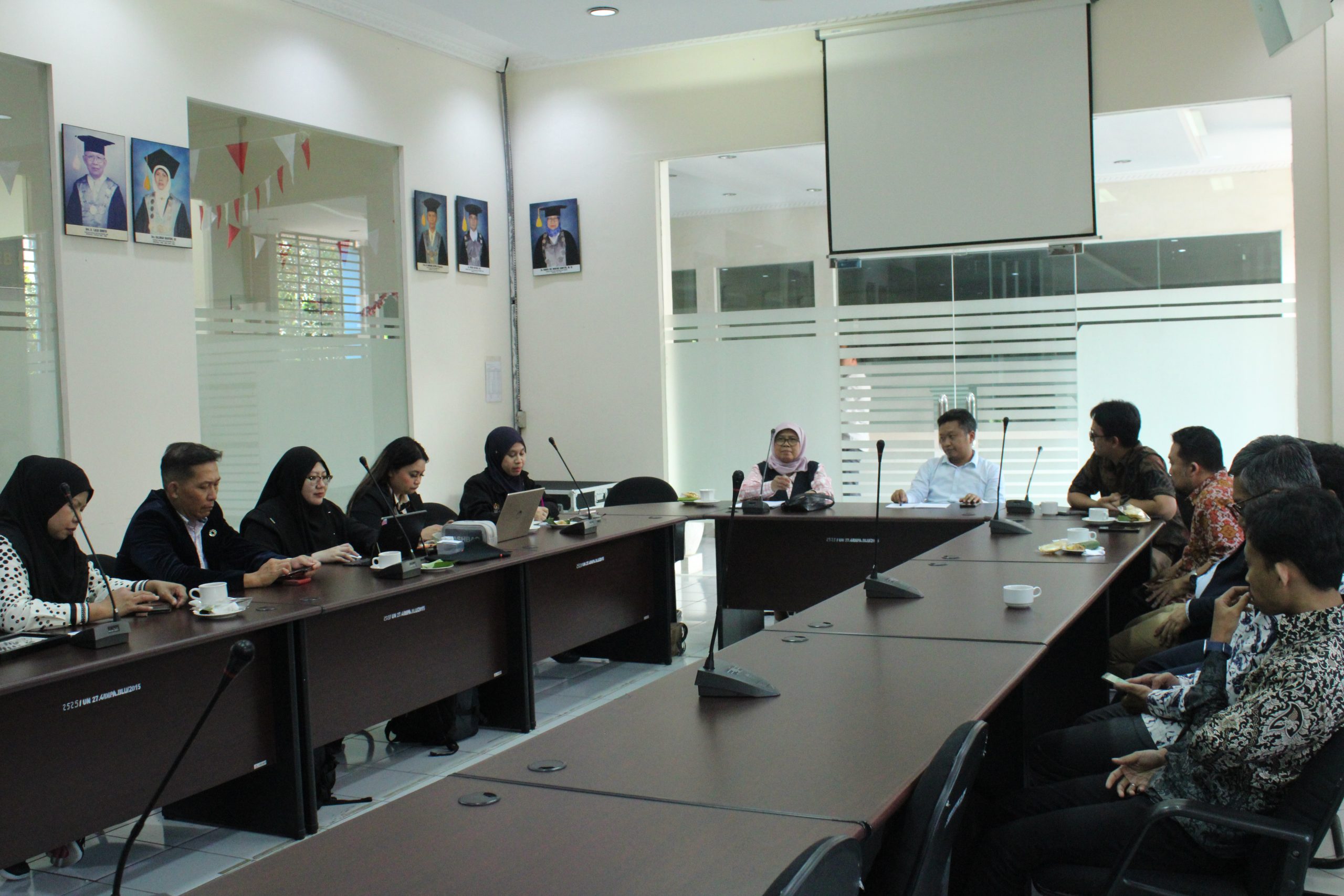 FEB UNS Menerima Kunjungan UNIMAS, Jalin Kerja Sama   