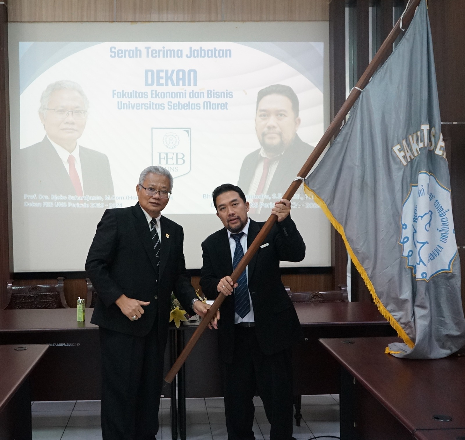 FEB UNS Gelar Serah Terima Jabatan Dekan