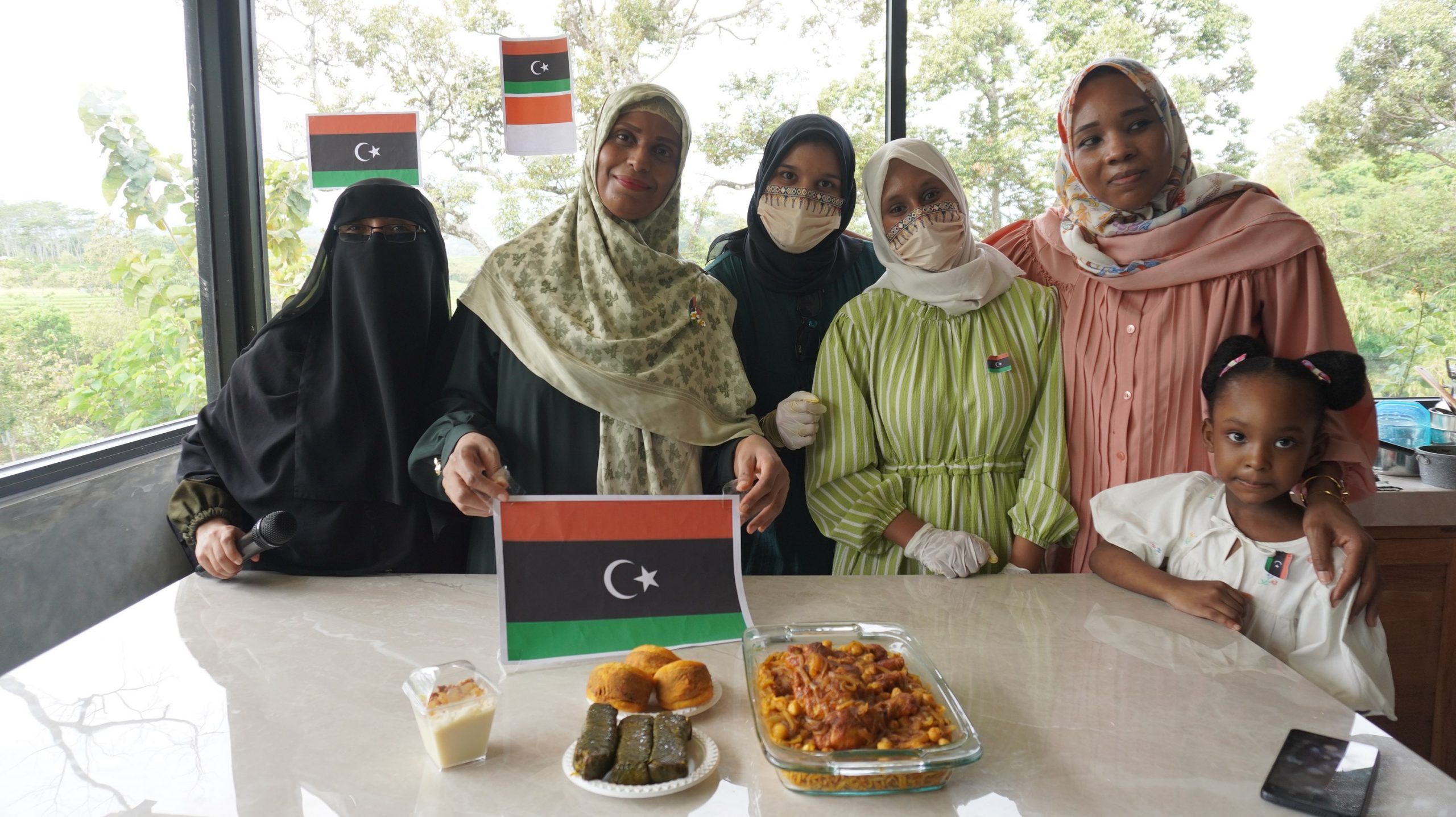 Pengabdian Masyarakat Internasional: Tiga Mahasiswa Magister Manajemen Asal Libya Latih UMKM Kuliner Mangkubumen  