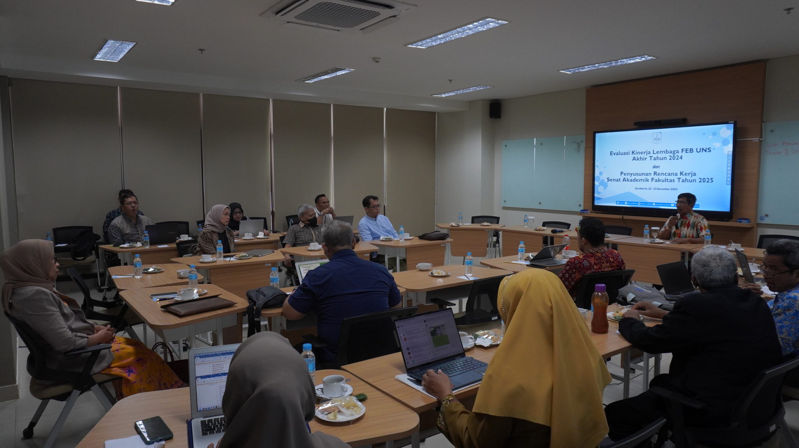Senat Akademik FEB UNS Adakan Evaluasi Kinerja Lembaga dan Susun Rencana Kerja Tahun 2025