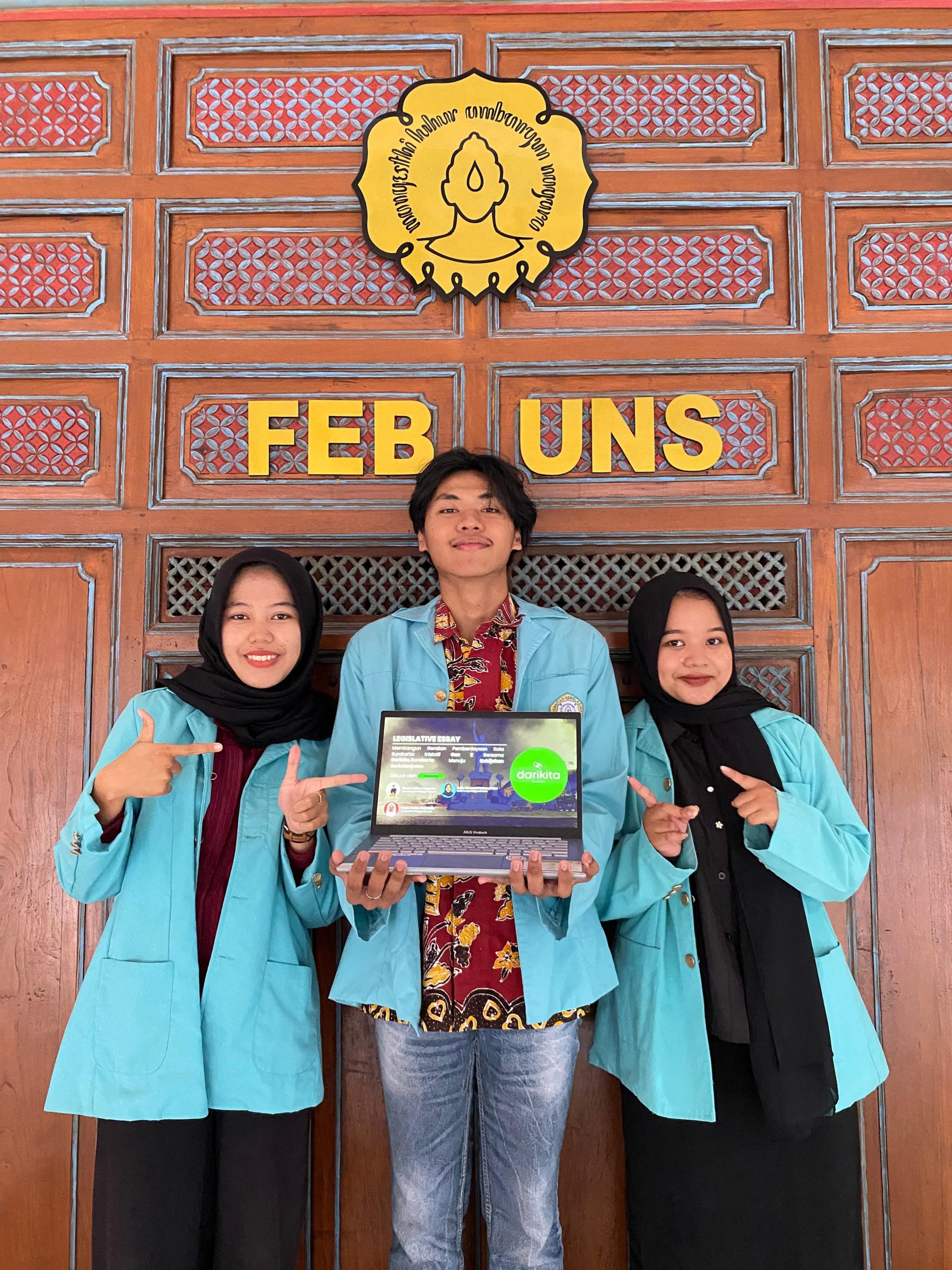 Mahasiswa FEB UNS Juara 1 Essay Competition,  Angkat Topik Gerakan Pemberdayaan Kota Surakarta: Inisiatif Gen Z bersama Darikita.Surakarta